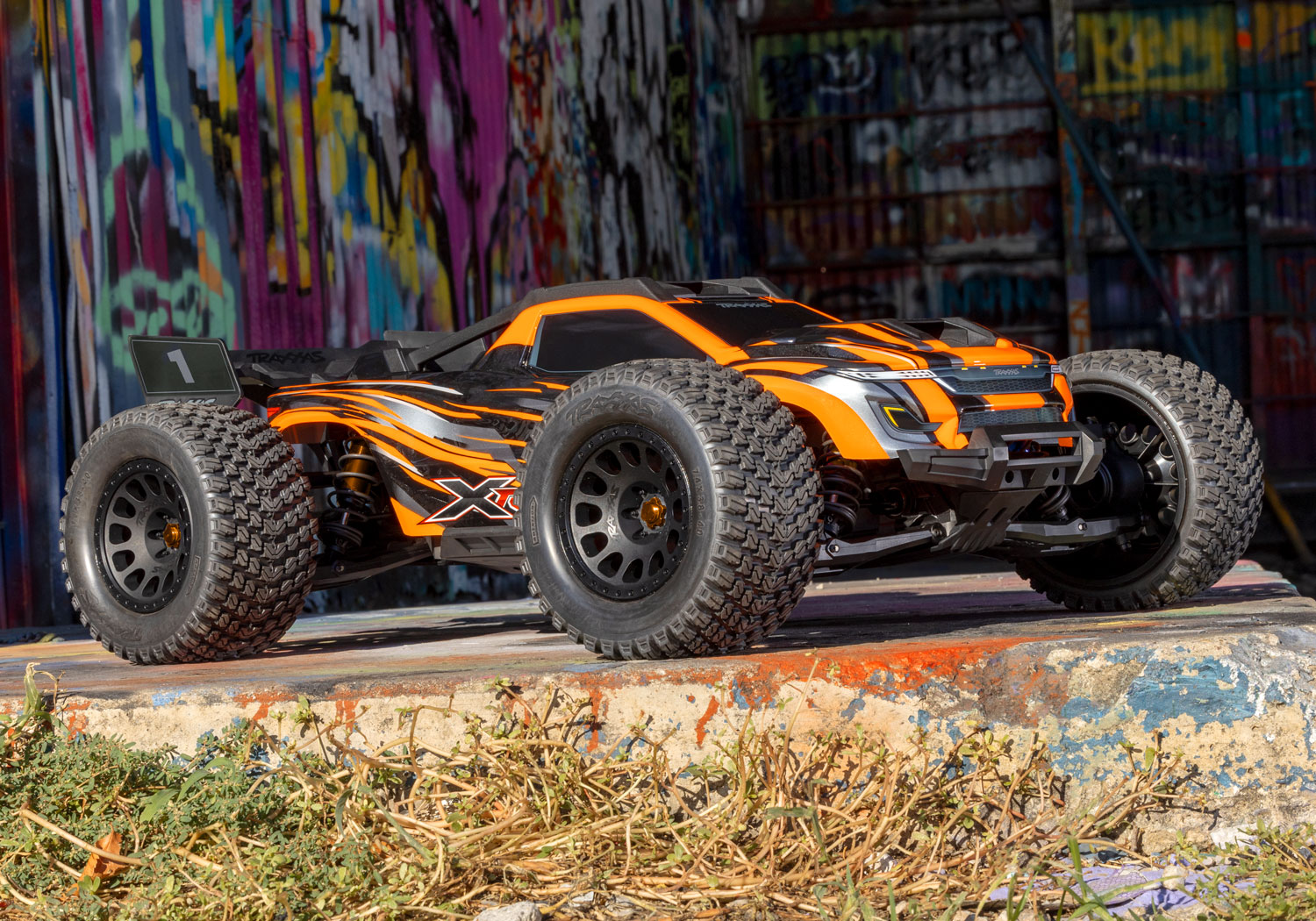 An action shot of the XRT 8S Ready to Run (Black) (TRA78086-4-BLK).